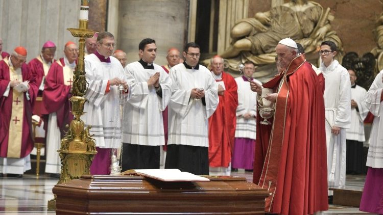 Kardinolo Elio Sgreccia laidotuvės