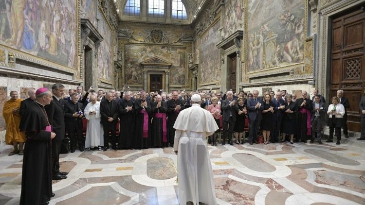Ferenc pápa a Centesumus Annus Alapítvány tagjaival
