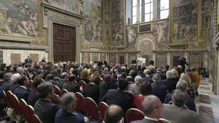 Pri papežu udeleženci simpozija Fondacije Centesimus Annus Pro Pontefice.