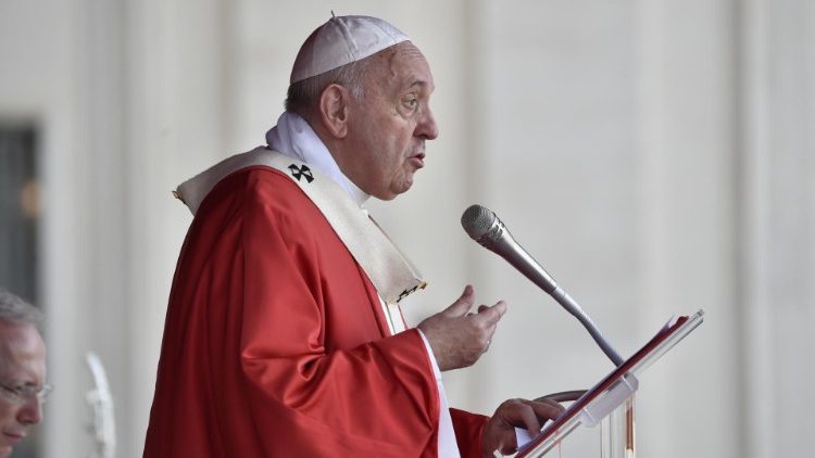 Papež Frančišek ob sklepu svete maše na Trgu sv. Petra povabil k molitvi za sudansko ljudstvo.
