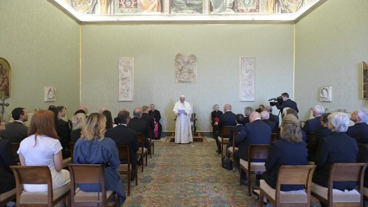 프란치스코 교황과 국제빙상연맹 
