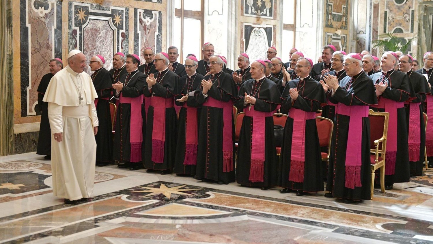 البابا فرنسيس يلتقي المشاركين في اجتماع الممثلين البابويين - vatican news