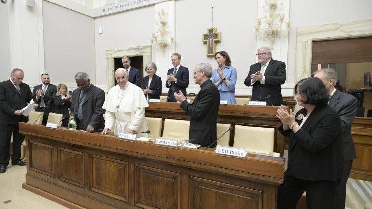 Папа Франциск с лидерите на световните петролни компании