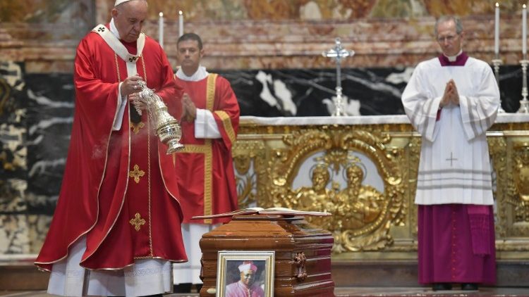 2019.06.15 Papa Francesco celebra la Messa esequiale, celebrazione delle esequie di Mons. Léon Kalenga Badikebele, Arcivescovo titolare di Magneto, Nunzio apostolico in Argentina