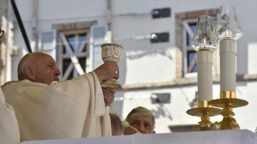 Messa del Papa a Camerino: chi si avvicina a Dio non si abbatte, va avanti