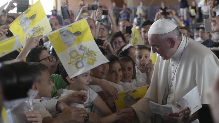 Papa Francisco durante visita pastoral