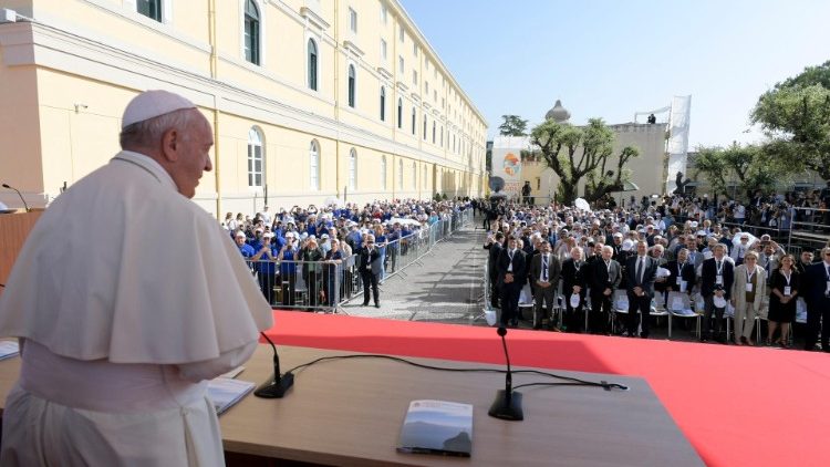 Papež Frančišek v Neaplju na Papeški teološki fakulteti za južno Italijo 