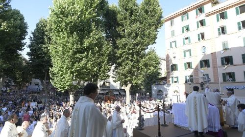Pope celebrates Corpus Christi in Rome neighborhood