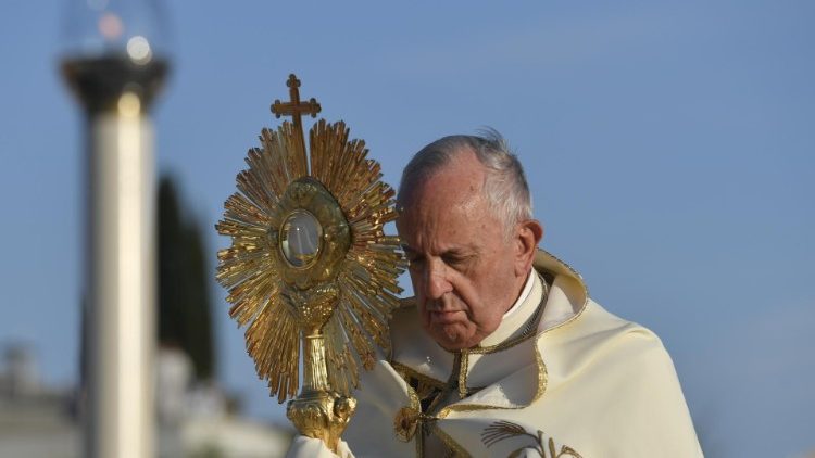 2019.06.23 Celebrazione Eucaristica nella SolennitÃ  del Corpus Domini Parrocchia Santa Maria Consolatrice a Casal Bertone