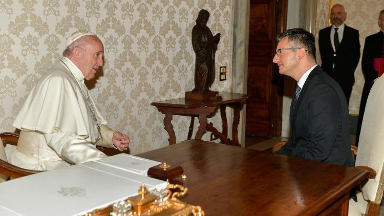 Pope Francis holding talks with Slovenian Prime Minister Marjan Sarec in the Vatican, June 27, 2019. 