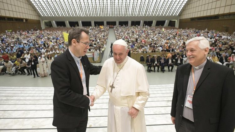 Le Pape François et les membres du Réseau mondial de Prière en salle Paul VI du Vatican, vendredi 28 juin 2019.