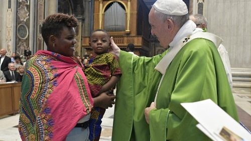 Папа: христиане призваны спасать нуждающихся