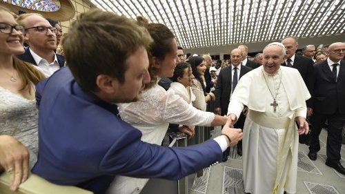 Papst bei Generalaudienz: Sakramente sind wichtiger als Geld