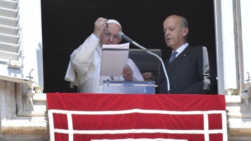  El Papa bendice rosarios destinados a víctimas de guerra en Siria