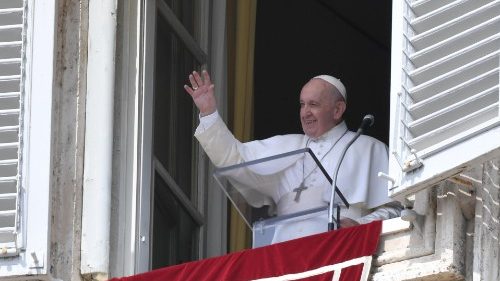 Ángelus del Papa: “La carrera hacia los primeros lugares arruina la fraternidad”