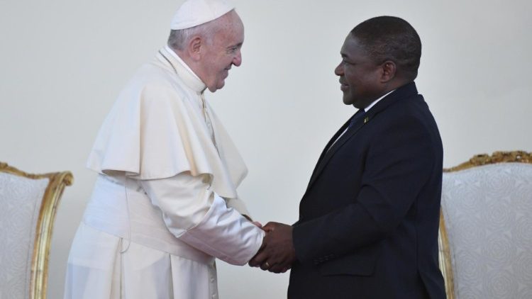 Papa Franjo i predsjednik Mozambika Filipe Nyusi