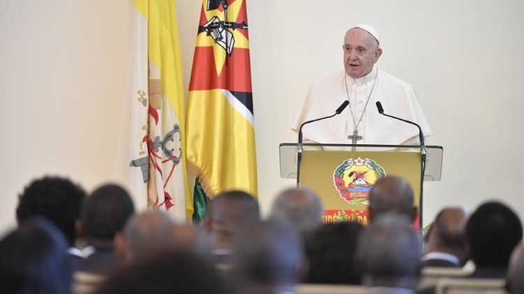 قداسة البابا فرنسيس يلتقي السلطات والسلك الدبلوماسي والمجتمع المدني في موزمبيق 5 آب أغسطس 2019