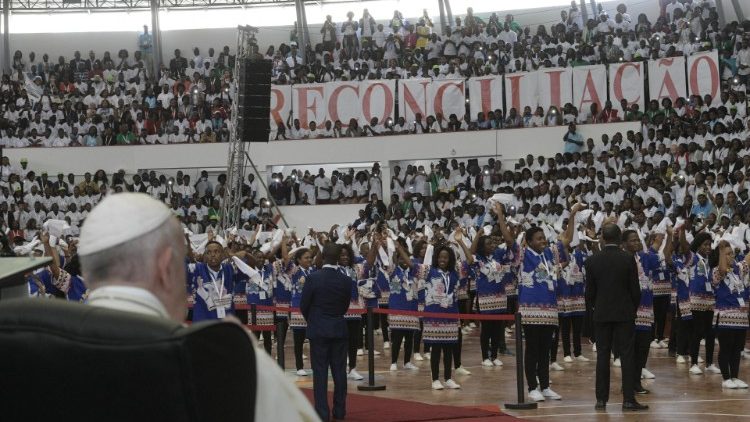 Le Pape François et les jeunes au stade Maxaquene - Maputo, 5 septembre 2019