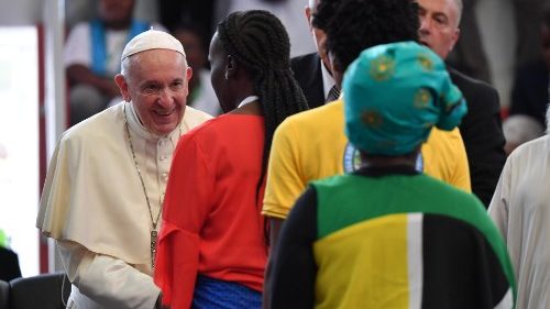 Mozambique. Papa a jóvenes: “resignación y ansiedad matan los sueños”