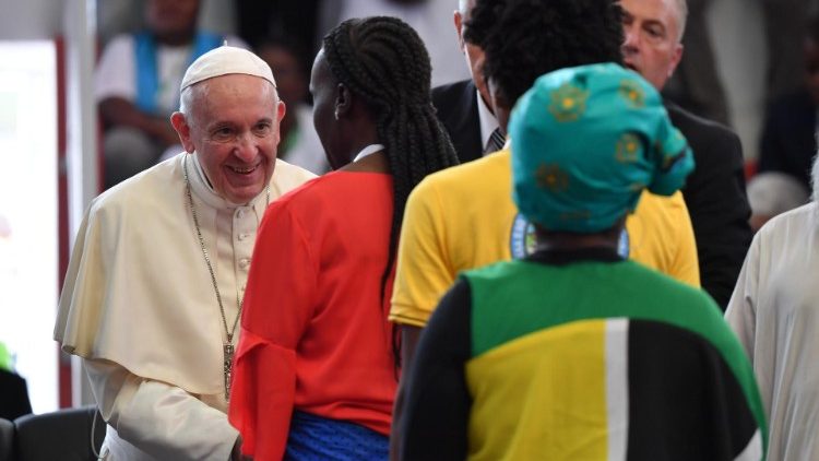 زيارة البابا فرنسيس الرسولية إلى موزمبيق. لقاء بين الأديان مع الشباب في استاد ماشاكينني في مابوتو 05 أيلول سبتمبر 2019