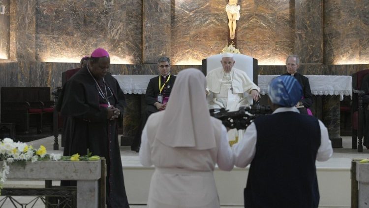 Le Pape rencontrant les religieux et prêtres du Mozambique, le 5 septembre 2019 à la cathédrale de Maputo.