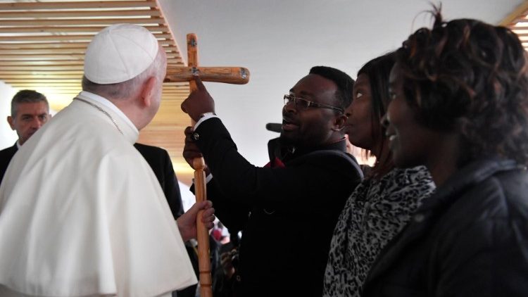 Pastoral, ki so papežu Frančišku poklonili v bolnišnici v Zimpetu