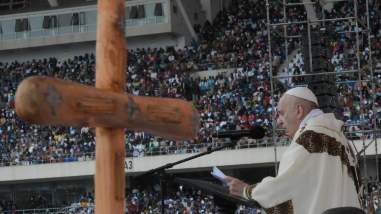 Papa Franjo tijekom svete mise na Stadionu Zimpetu u Maputu (Mozambik); 6. rujna 2019.