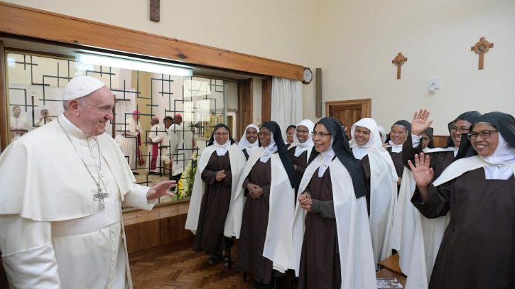 教皇フランシスコ、マダガスカルの観想修道女たちと　2019年9月7日　アンタナナリボ・女子カルメル会修道院で
