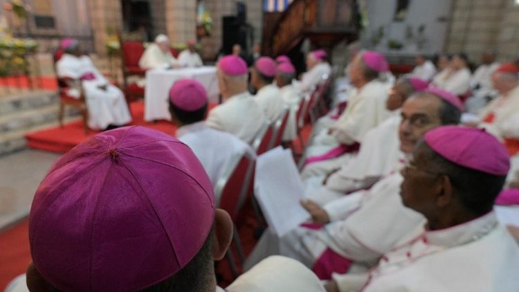 Påven talar till Madagaskars biskopar