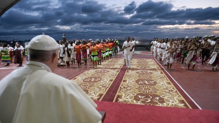 Papa Francisco com os jovens - Madagascar