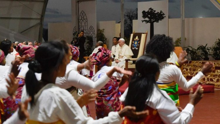 Påvens bönevaka med unga i Madagaskar