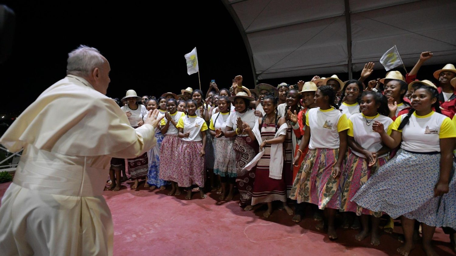 Imavirrasztás a fiatalokkal: legyetek mozgásban lévő, jövőt építő egyház! - vatican news