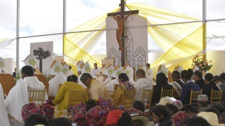 Kristo Yesu anaendelea kujitoa sadaka wakati wa Misa Takatifu