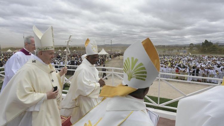 Madagaskara: pāvests celebrē Svēto Misi