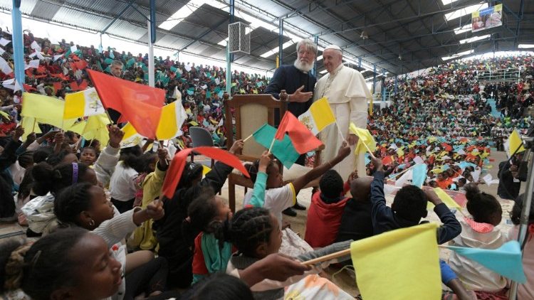 Un momento del  viaggio apostolico del Papa in Mozambico, Madagascar e Maurizio