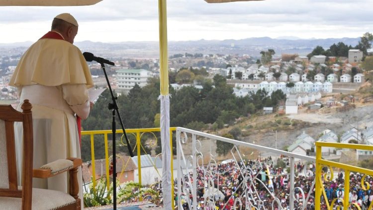 Pope prays for workers in Antananarivo