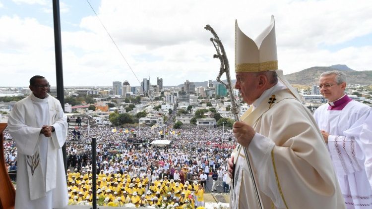 Påven firar mässan i Mauritius 