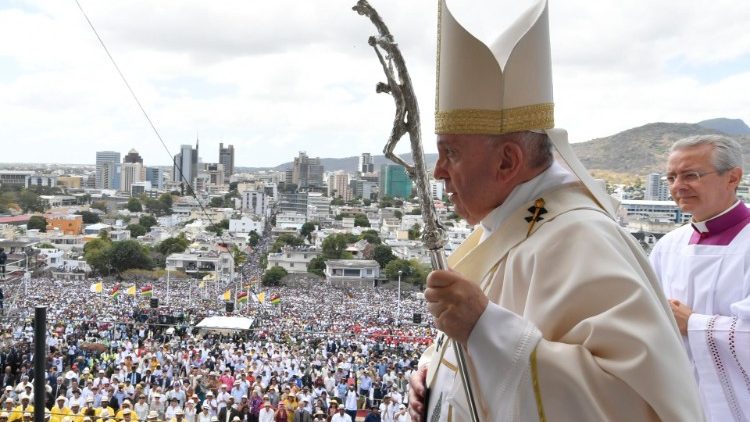 Pope Francis carries St John Paul II's crozier at Mass, 30 years later