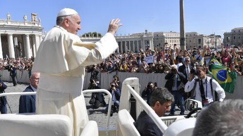 Na Audiência Geral, Papa recorda viagem apostólica: "Com Maria viajo seguro"