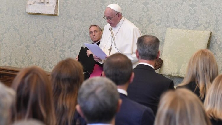 Le Pape recevant les équipes de la RAI, le 16 septembre 2019 au Vatican.