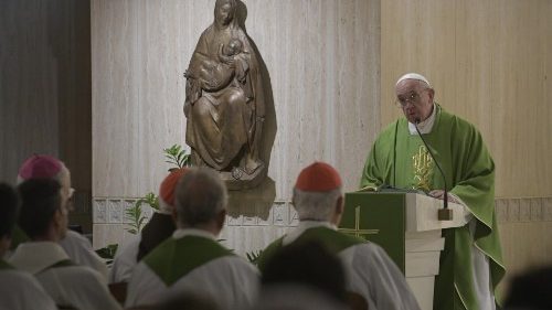 Il Papa a Santa Marta: no ai ministri di Dio imprenditori e faccendieri