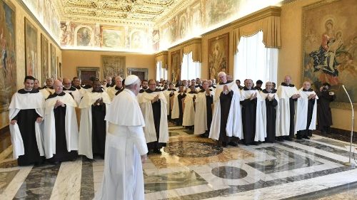 Papst Franziskus zu Karmeliten: Keine Pseudo-Mystik, sondern Zärtlichkeit