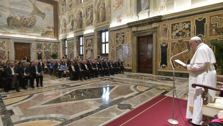 Le Pape François devant les journalistes de l’Union Catholique de la presse italienne, le 23 septembre 2019