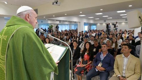 Pope at Mass with ‘Nuovi Orizzonti’ Community: God always helps you rebuild your lives