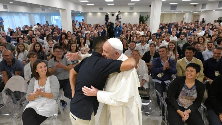 البابا فرنسيس خلال زيارته جماعة Nuovi Orizzonti الثلاثاء 24 أيلول سبتمبر 2019