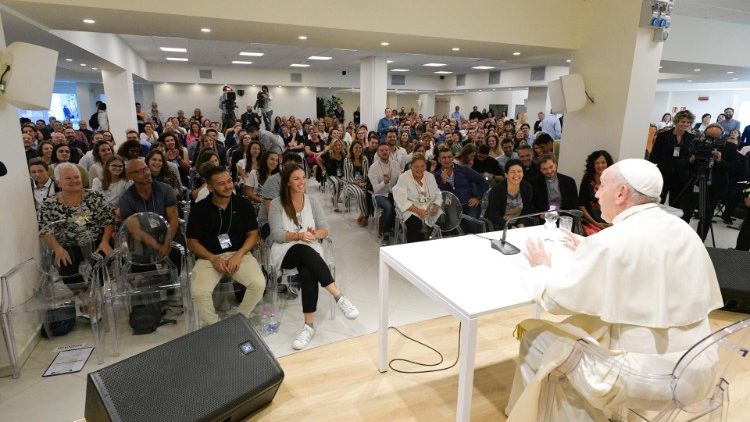 Pope Francis addressed the peopel rehabilitated from the under world of cities