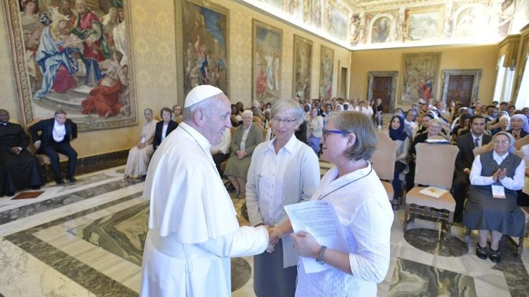 Le Pape François avec les membres de Talitha Kum