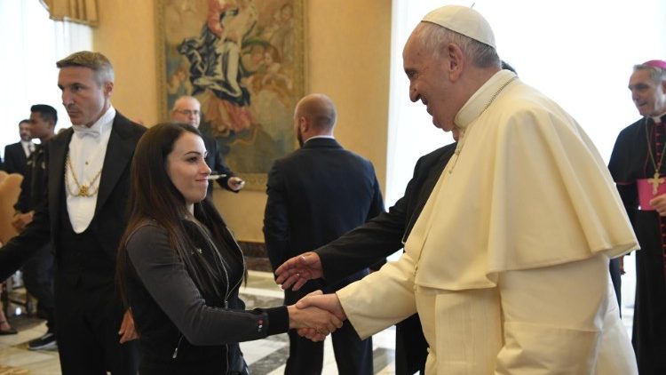Der Papst und die Sportlerin