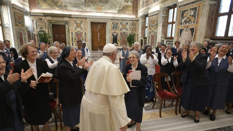 Папа Франциск на встрече с участницами XI Генерального капитула Общества дочерей святого Павла