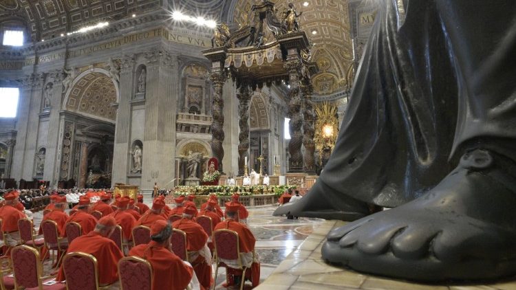 Concistoro: Papa e cardinali